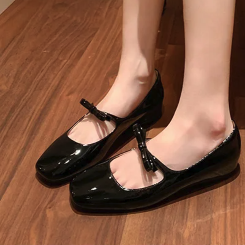 Mary Jane Loafer mit eckiger Spitze und Schleife