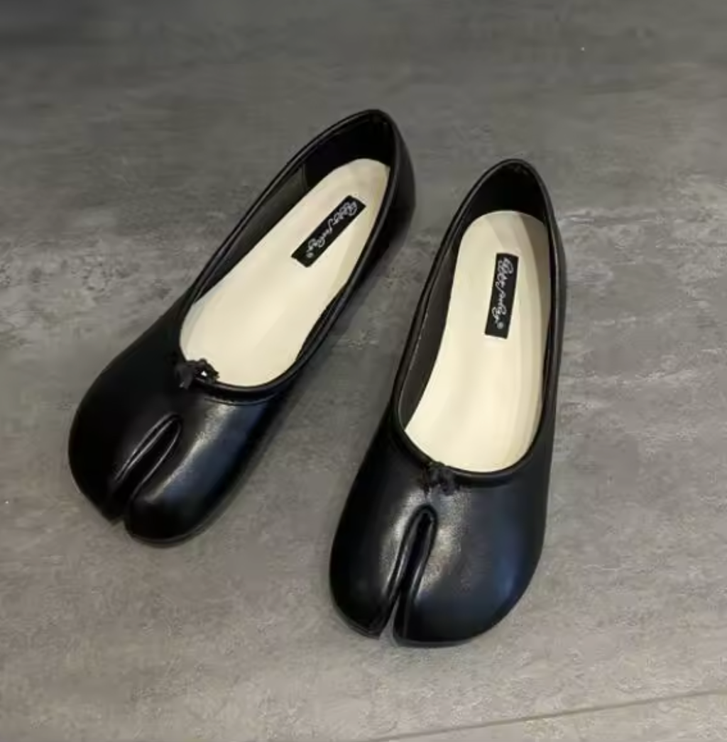 Flache Tabi-Ballerinas im Mokassin-Stil