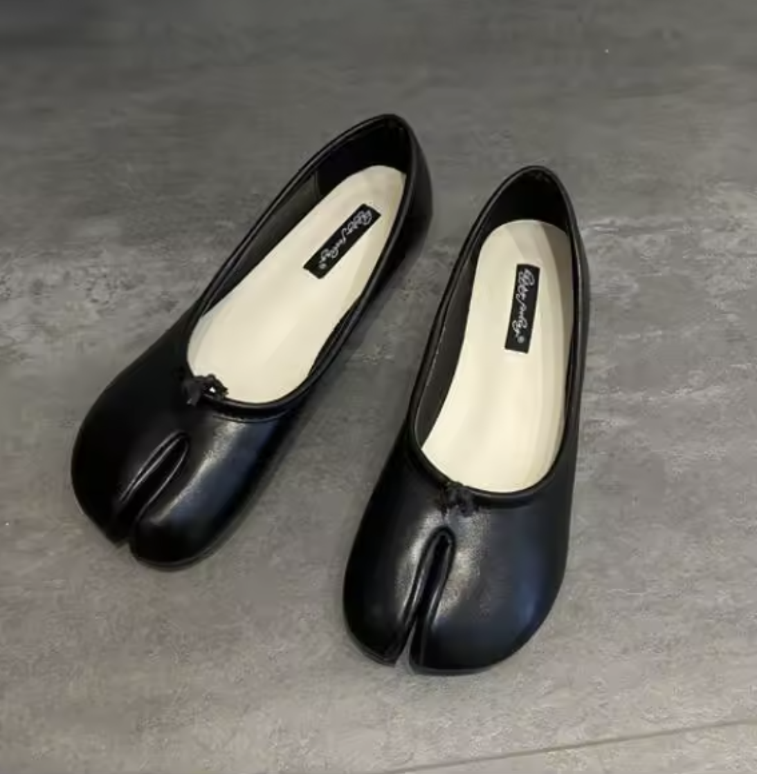 Flache Tabi-Ballerinas im Mokassin-Stil