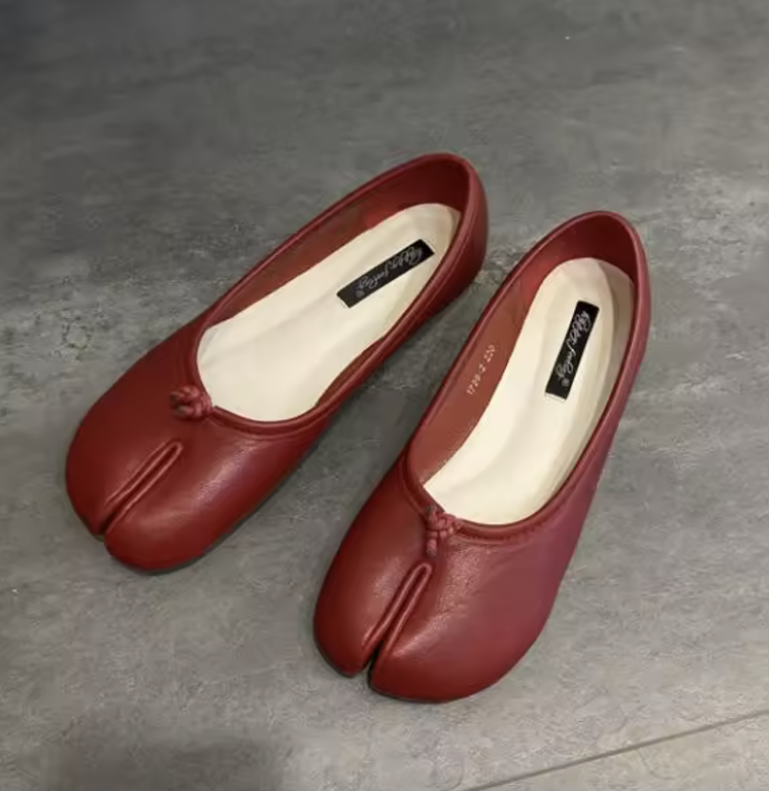 Flache Tabi-Ballerinas im Mokassin-Stil