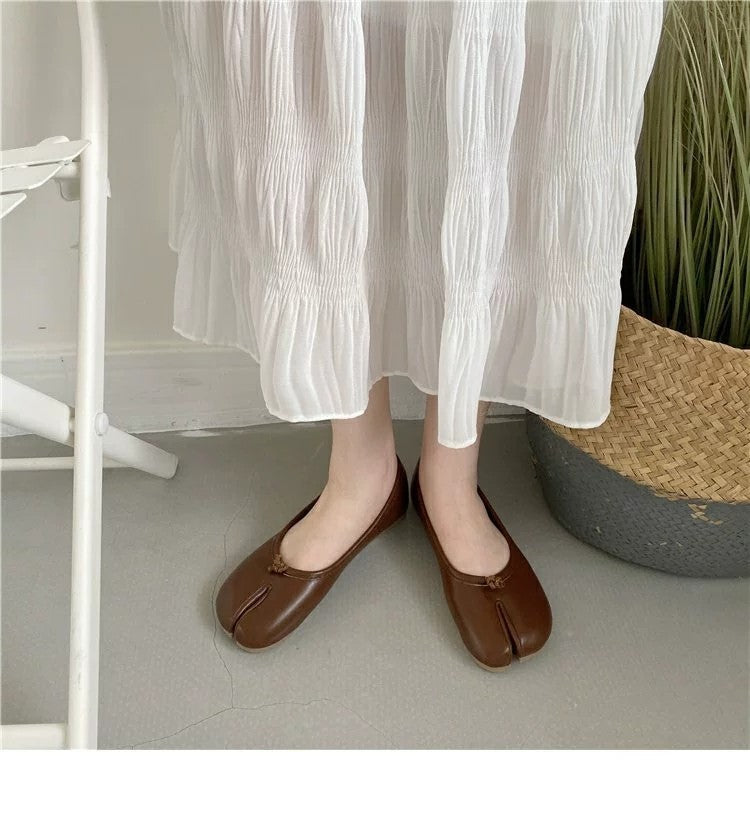 Flache Tabi-Ballerinas im Mokassin-Stil