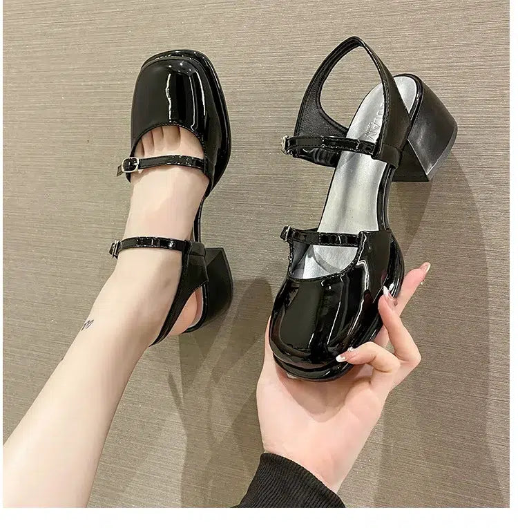 Mary Jane-Ballerinas aus Lack mit Absatz