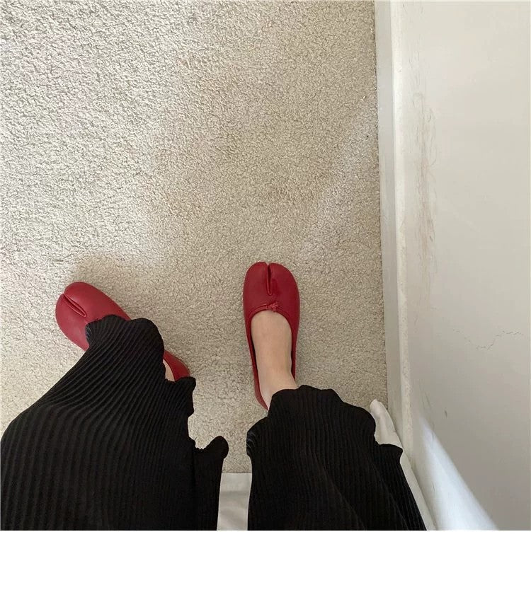 Flache Tabi-Ballerinas im Mokassin-Stil