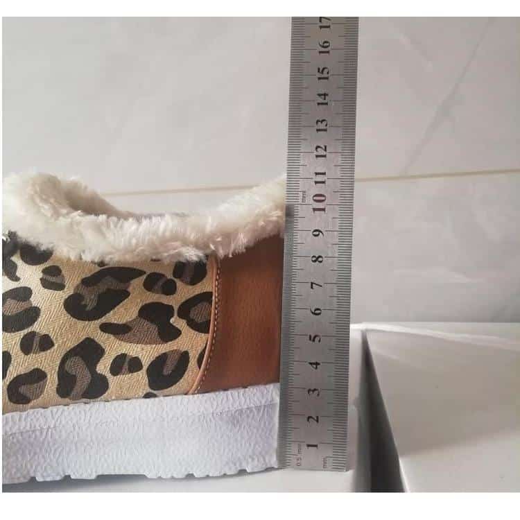 Bootsschuhe-Mokassins aus Kunstpelz mit Leopardenmuster