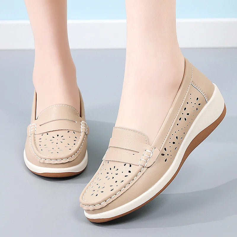 Weißer perforierter Damen-Slipper
