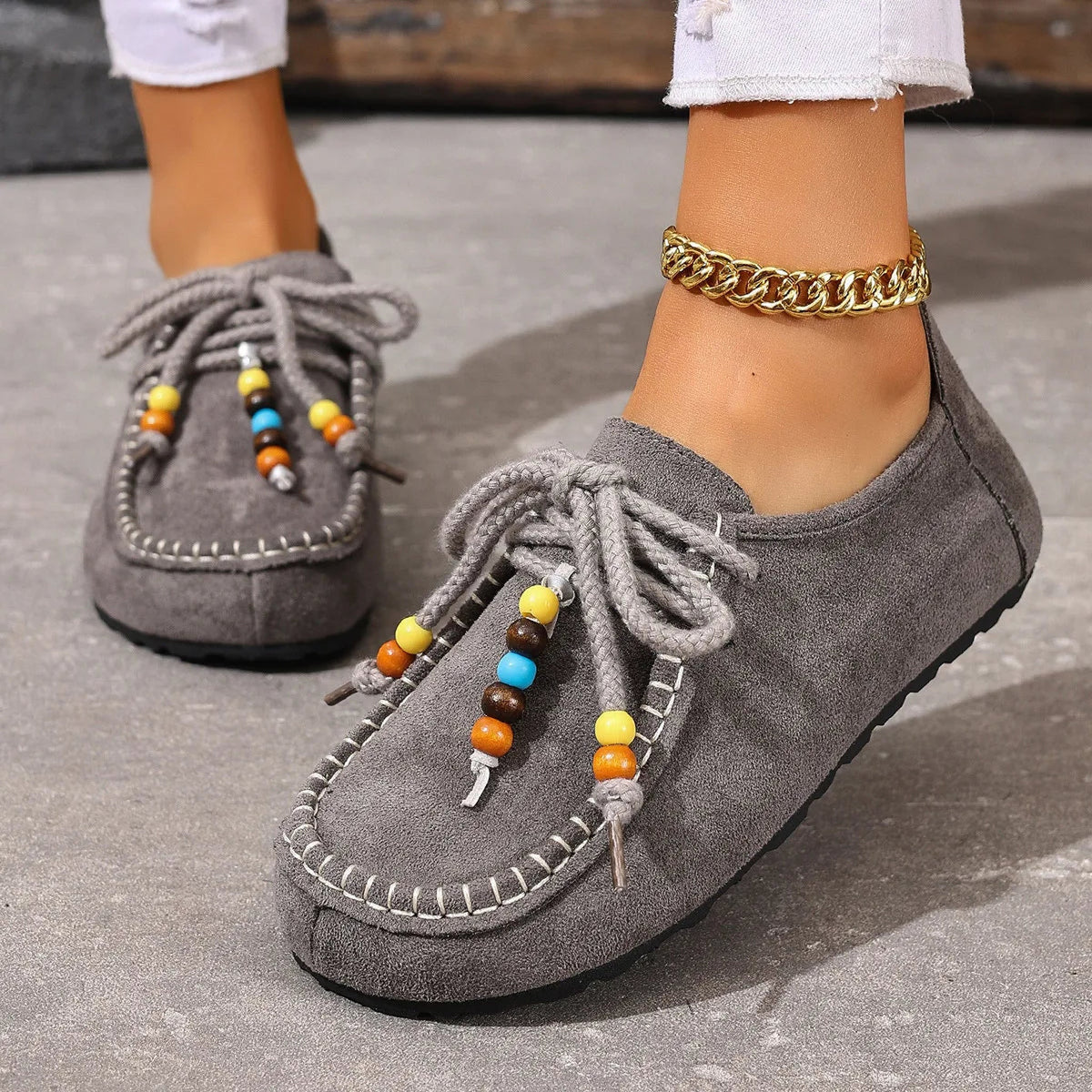 Damen Perlen-Loafer mit Schnürsenkeln und bunten Verzierungen in Camel, Ansicht 2