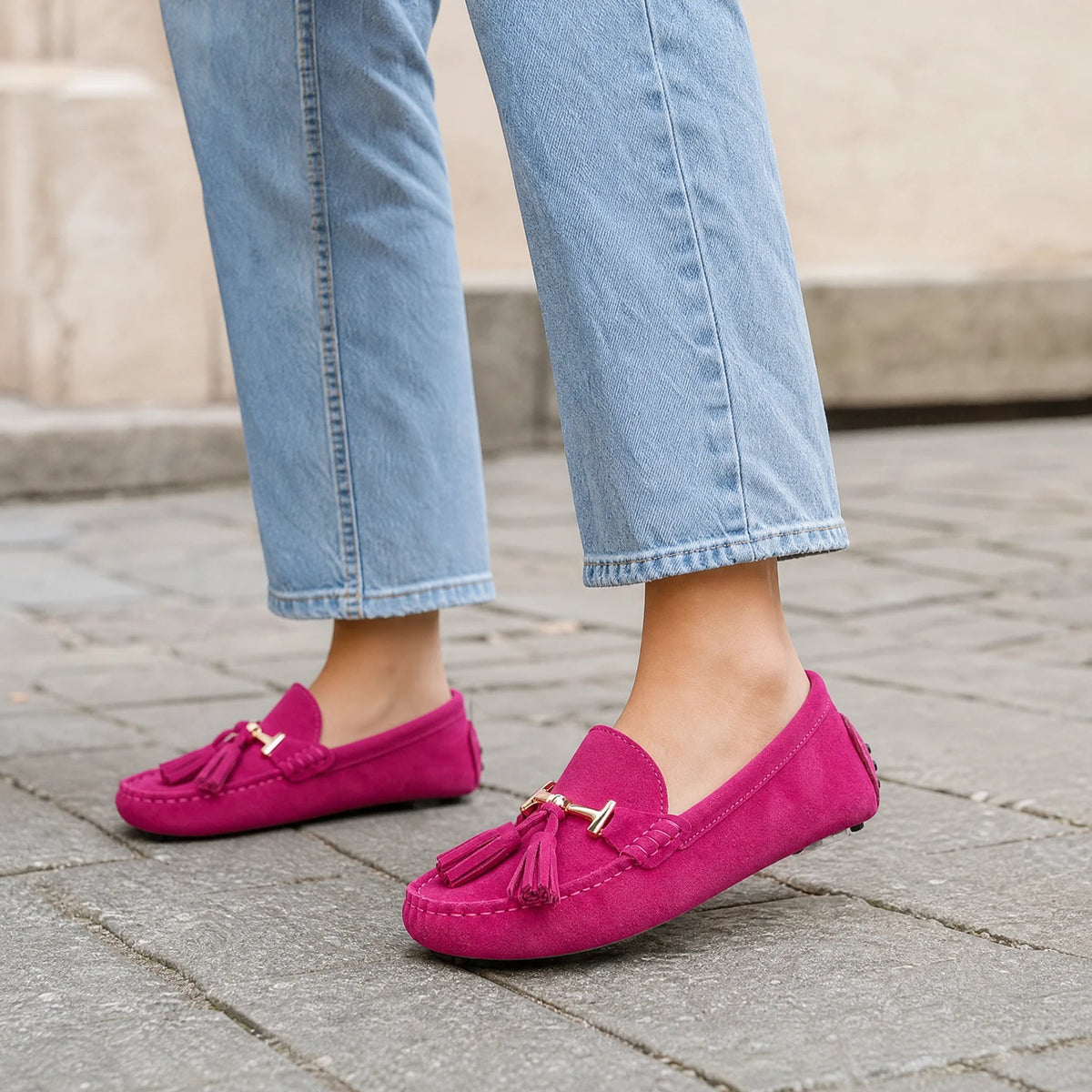 Damen-Loafer mit Quaste und goldener Schnalle aus Leder, Fuchsia, Ansicht 3