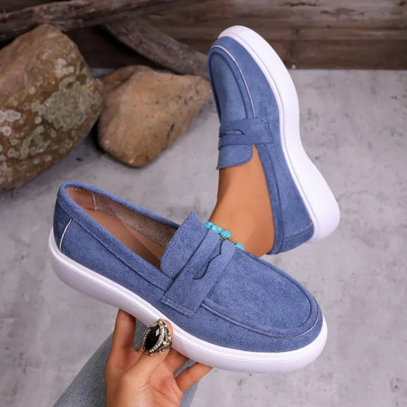 Damen Loafer dicke weiße Sohle in Schwarz, Detailansicht der Sohle