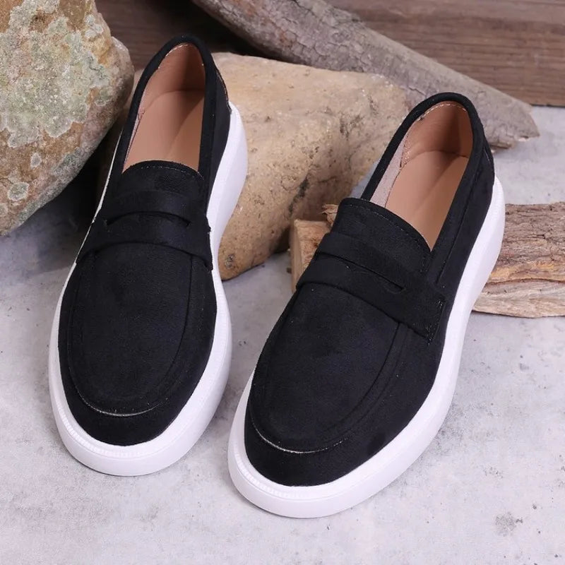 Damen Loafer dicke weiße Sohle in Grau, Nahaufnahme des Materials