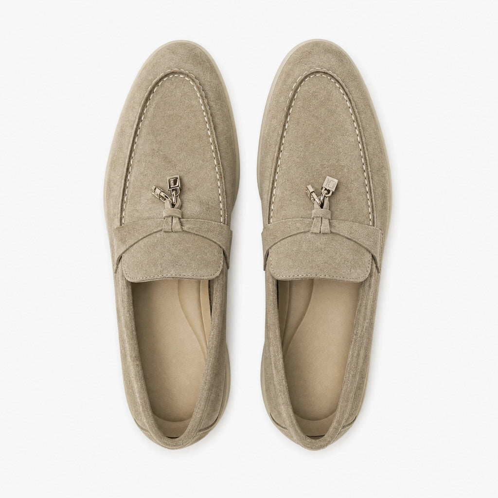 Damen-Loafer aus Wildlederimitat mit Metallquaste in Taupe, Ansicht 1