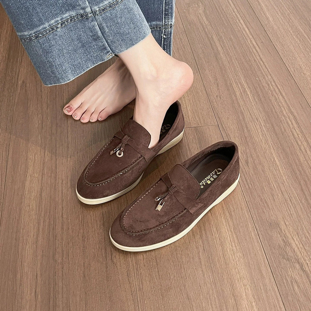 Damen-Loafer aus Wildlederimitat mit Metallquaste in Taupe, Ansicht 10