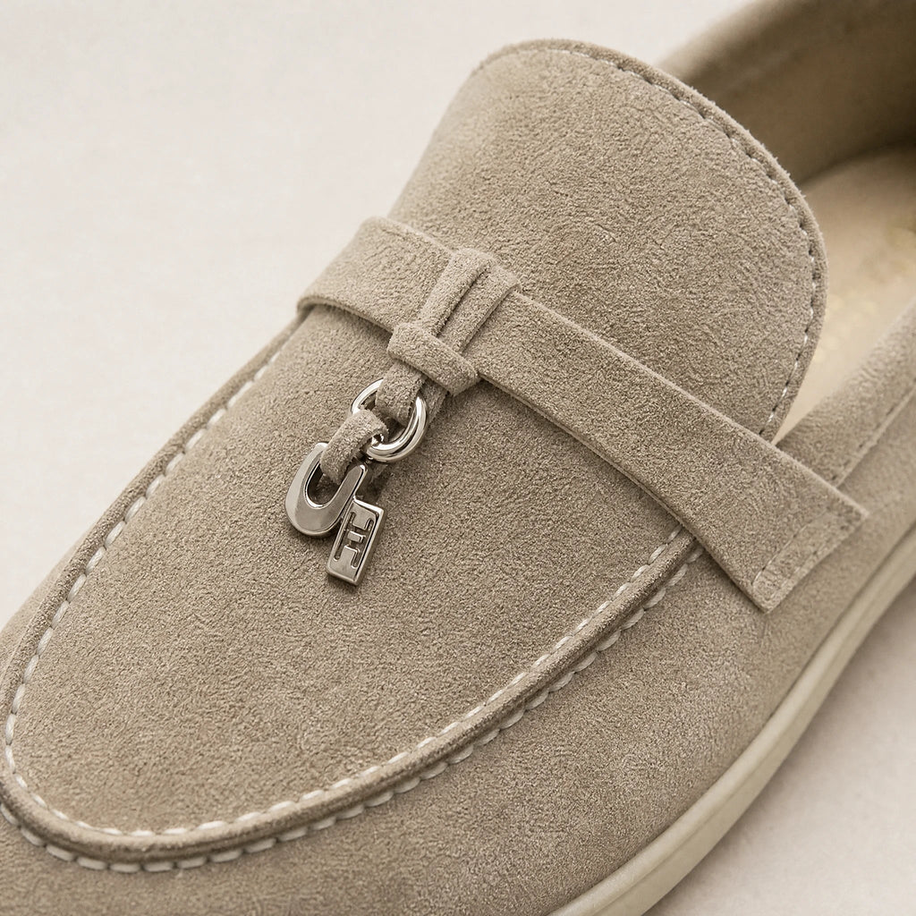 Damen-Loafer aus Wildlederimitat mit Metallquaste in Camel, Ansicht 2