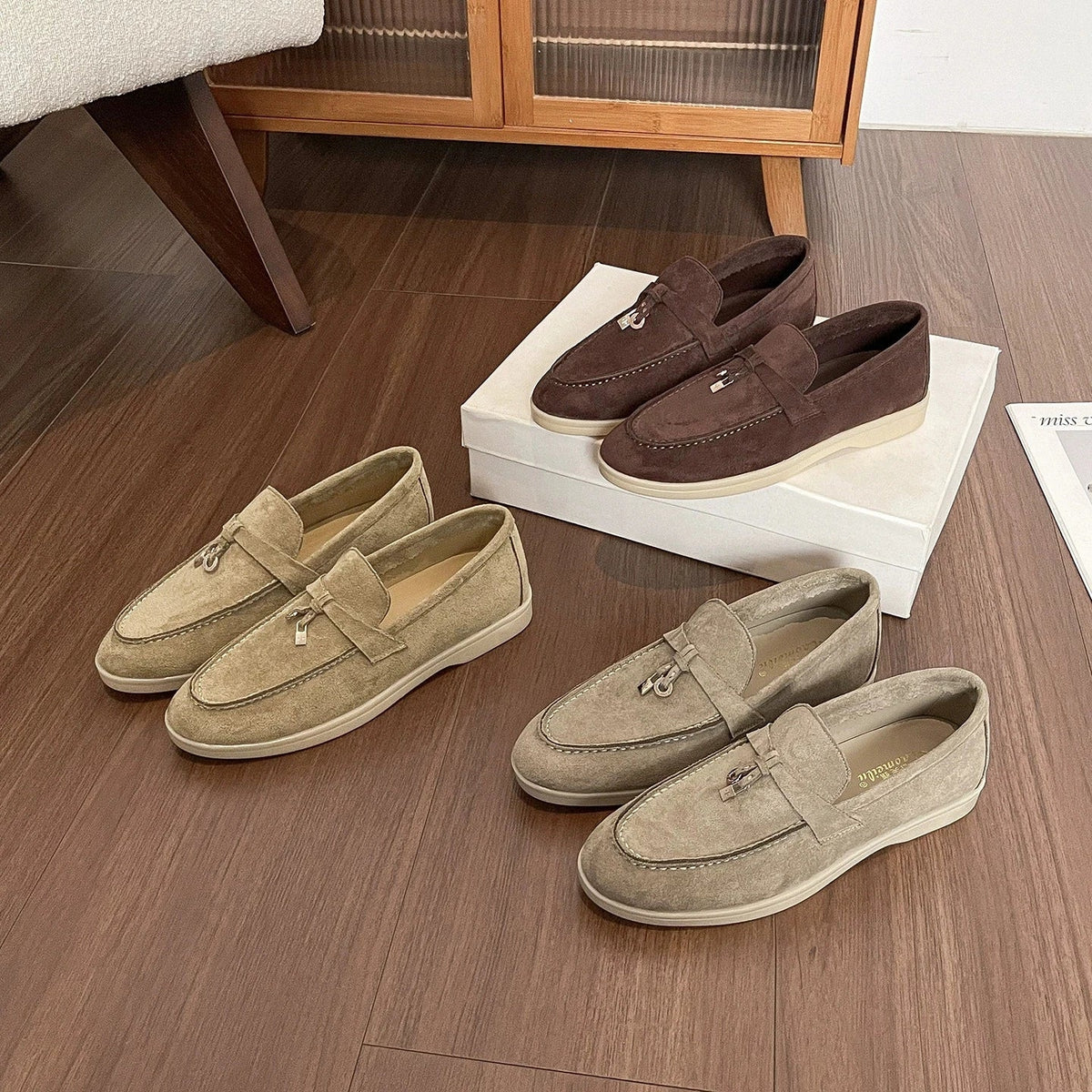 Damen-Loafer aus Wildlederimitat mit Metallquaste in Schokobraun, Ansicht 6
