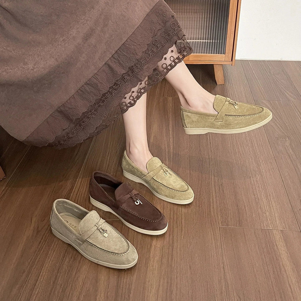 Damen-Loafer aus Wildlederimitat mit Metallquaste in Taupe, Ansicht 7