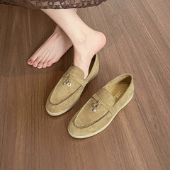 Damen-Loafer aus Wildlederimitat mit Metallquaste, Camel