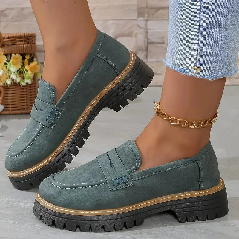 Roter Damen-Plateau-Slipper mit Profilsohle