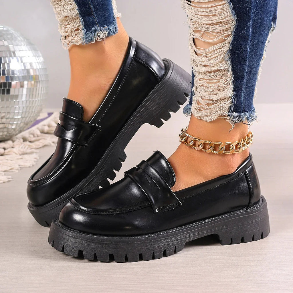 Plateau-Slipper getragen