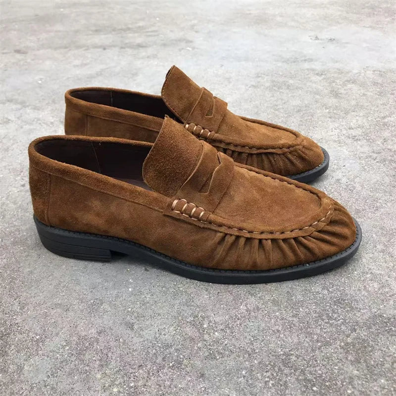 Damen-Slipper getragen