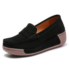 Damen-Wildleder-Loafer mit Keilsohle und Penny-Verarbeitung, Schwarz