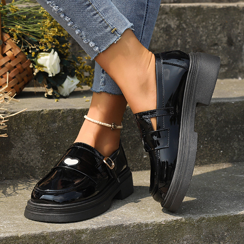 Lackoptik-Loafer für Damen mit Herz-Design