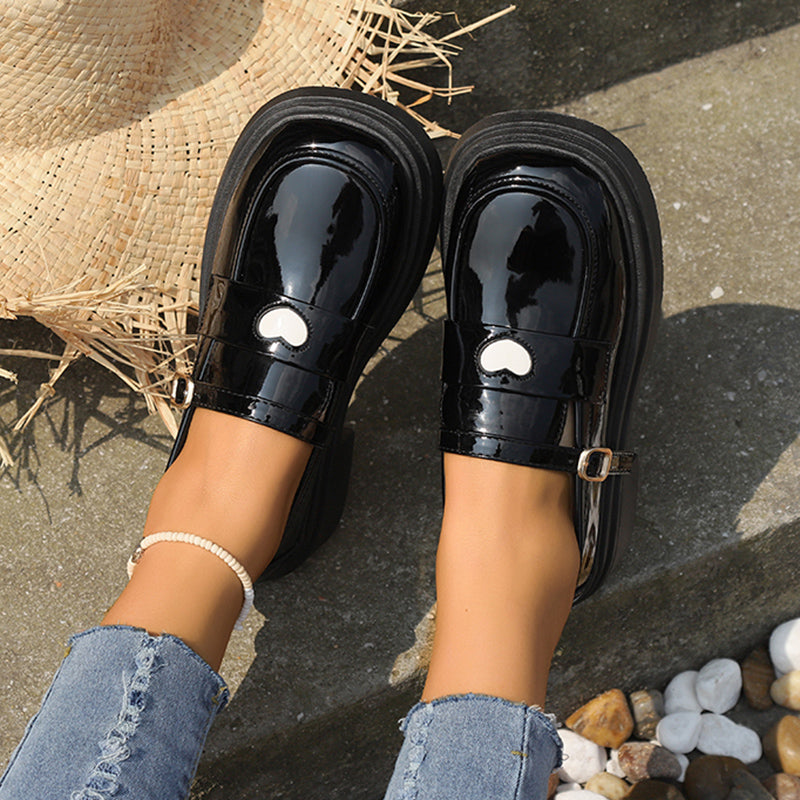 Lackoptik-Loafer für Damen mit Herz-Design