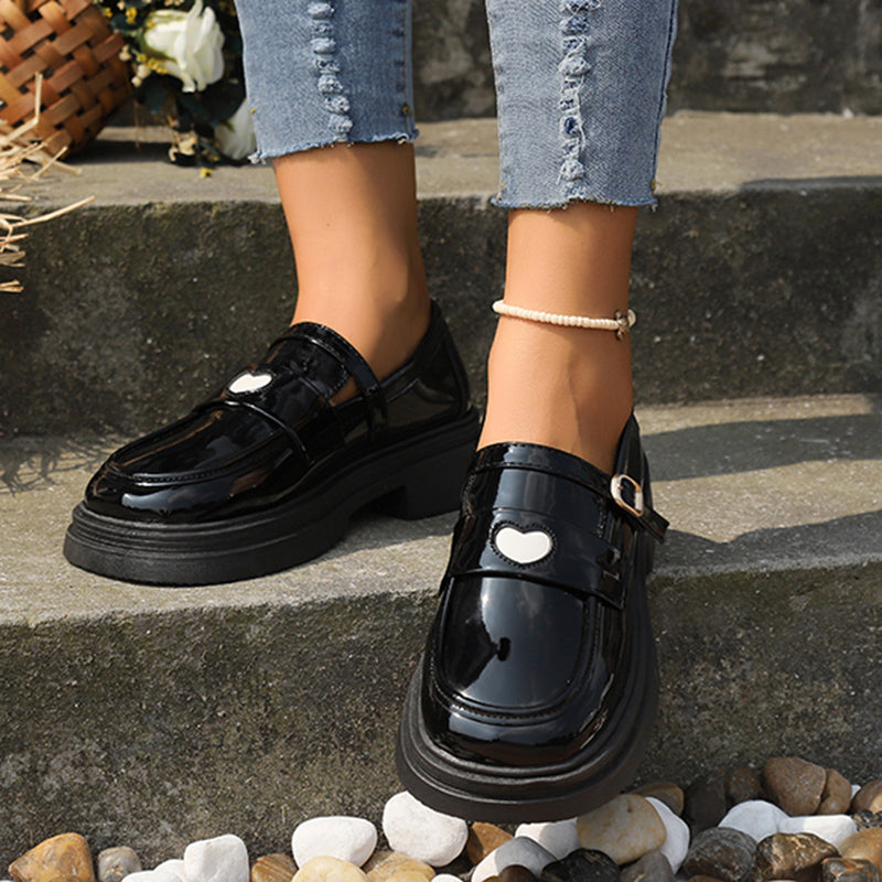 Lackoptik-Loafer für Damen mit Herz-Design