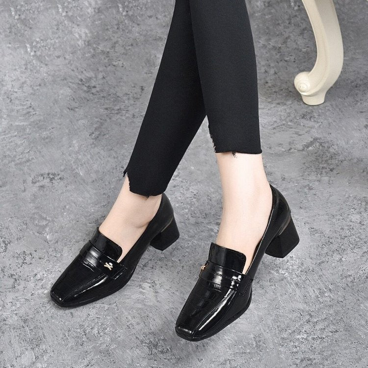 Lackoptik-Loafer mit Absatz für Damen