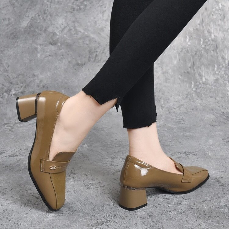 Lackoptik-Loafer mit Absatz für Damen