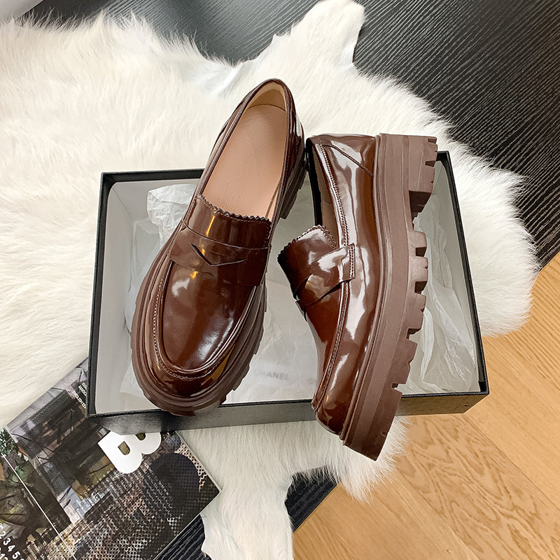 Loafer mit Absatz und Plateau aus Lackleder für Damen