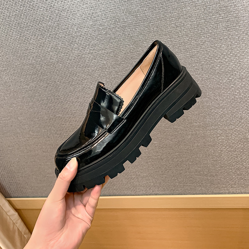 Loafer mit Absatz und Plateau aus Lackleder für Damen