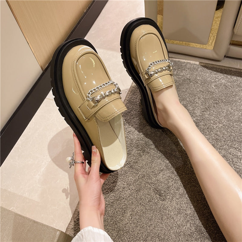 Plateau-Loafer mit silbernen Kettchen für Damen