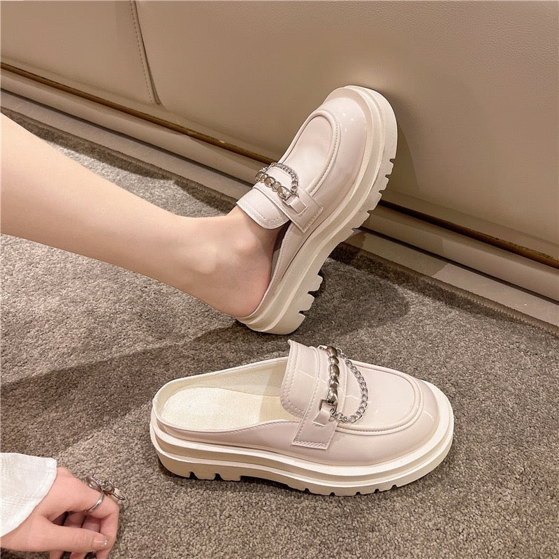 Plateau-Loafer mit silbernen Kettchen für Damen