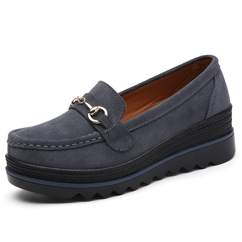 Damen-Loafer mit Keilsohle und metallischen Zierelementen