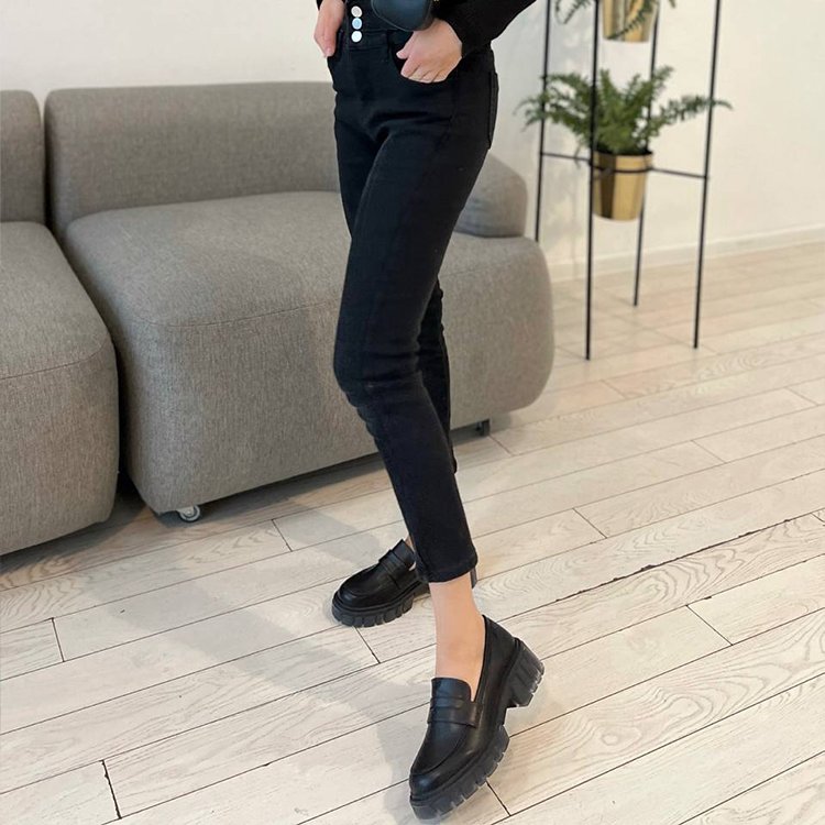Einfache Loafer mit Absatz und dicker Sohle