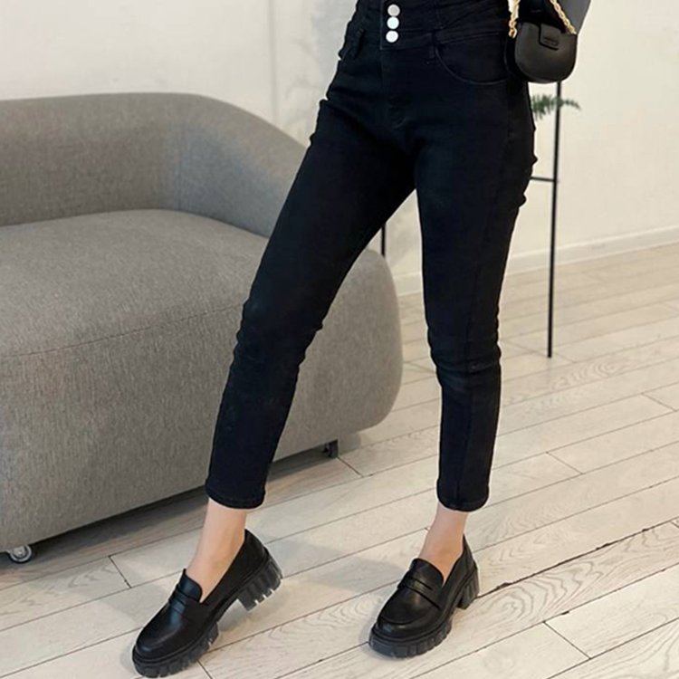 Einfache Loafer mit Absatz und dicker Sohle