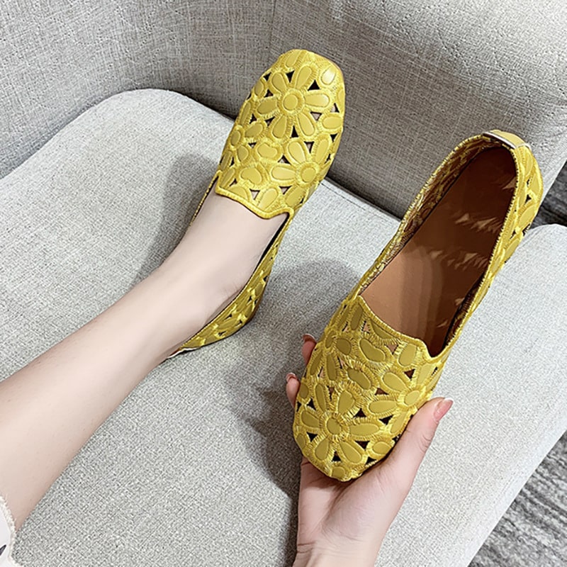 Weiche, durchbrochene Loafer mit Blumenmuster