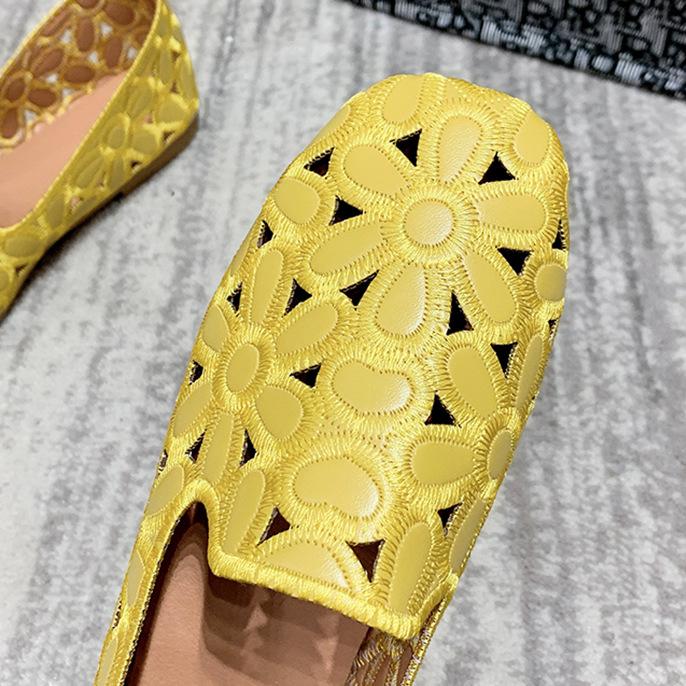 Weiche, durchbrochene Loafer mit Blumenmuster
