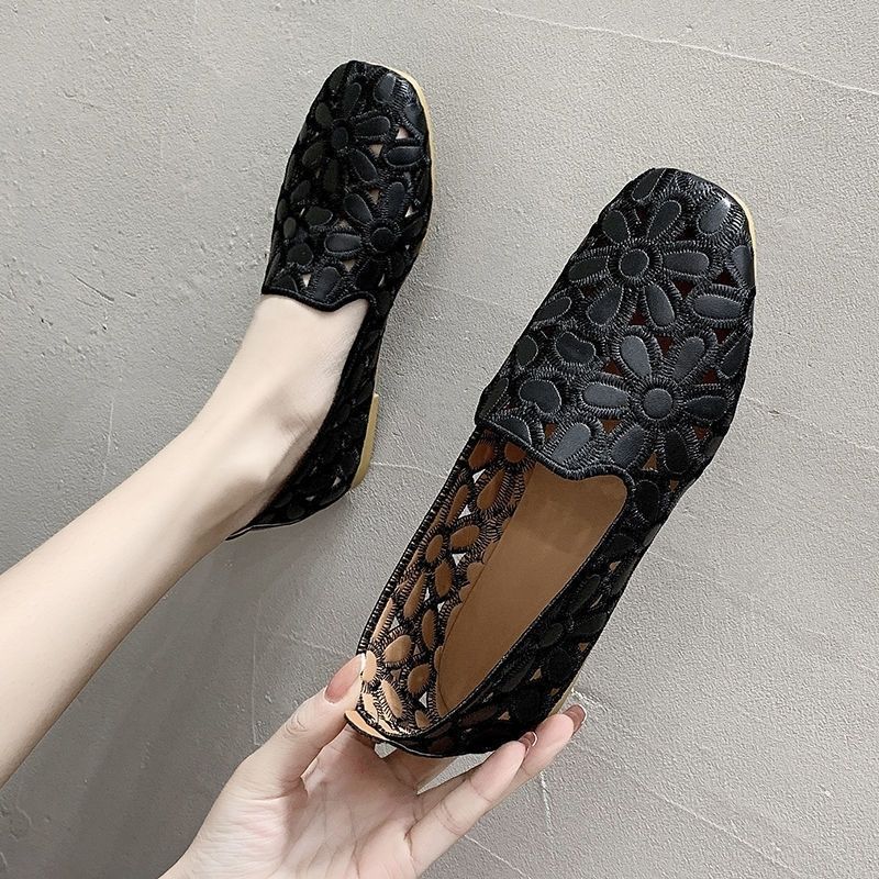 Weiche, durchbrochene Loafer mit Blumenmuster