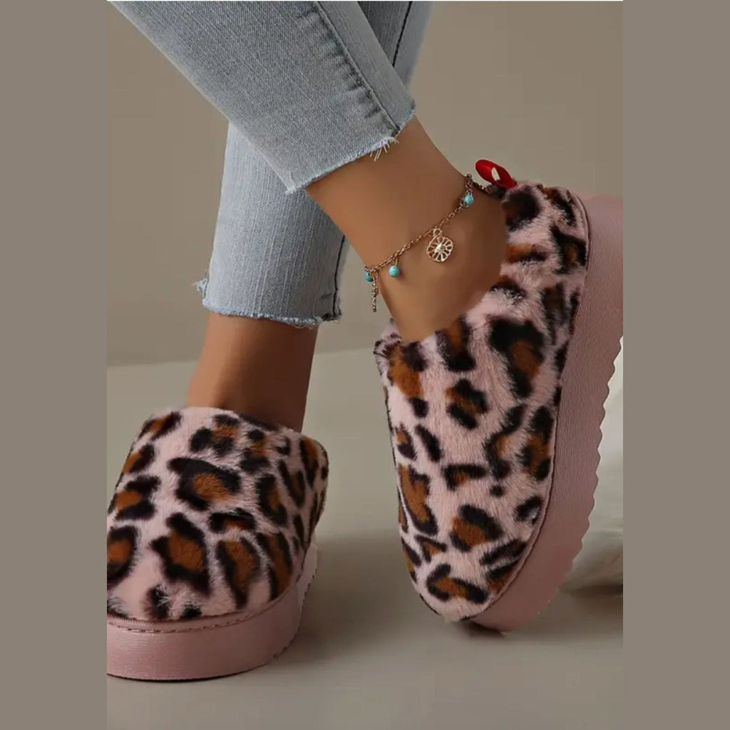 Paar Mokassin-Mules mit Leoparden-Print