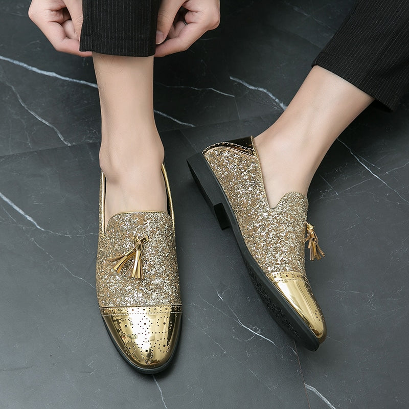 Goldene Lack-Loafer mit Glitzer für festliche Anlässe