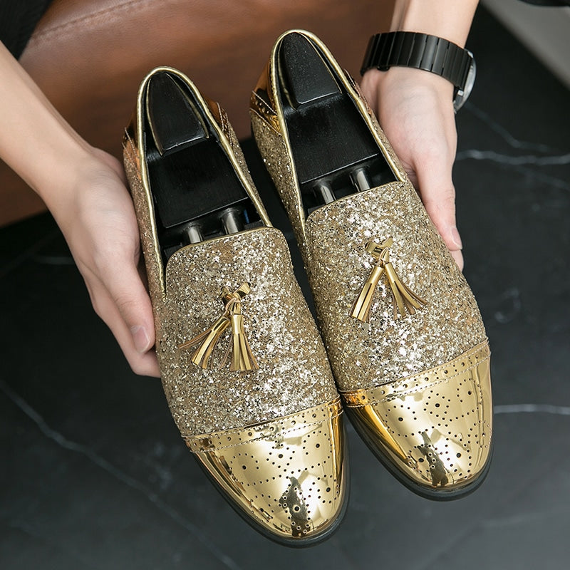 Goldene Lack-Loafer mit Glitzer für festliche Anlässe