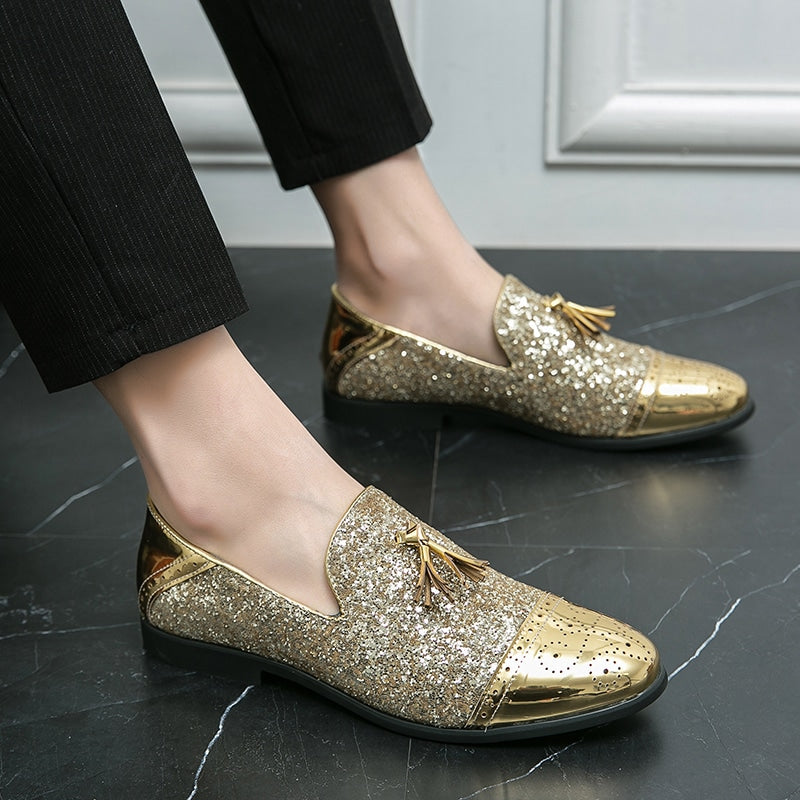 Goldene Lack-Loafer mit Glitzer für festliche Anlässe