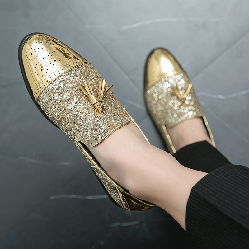 Goldene Lack-Loafer mit Glitzer für festliche Anlässe