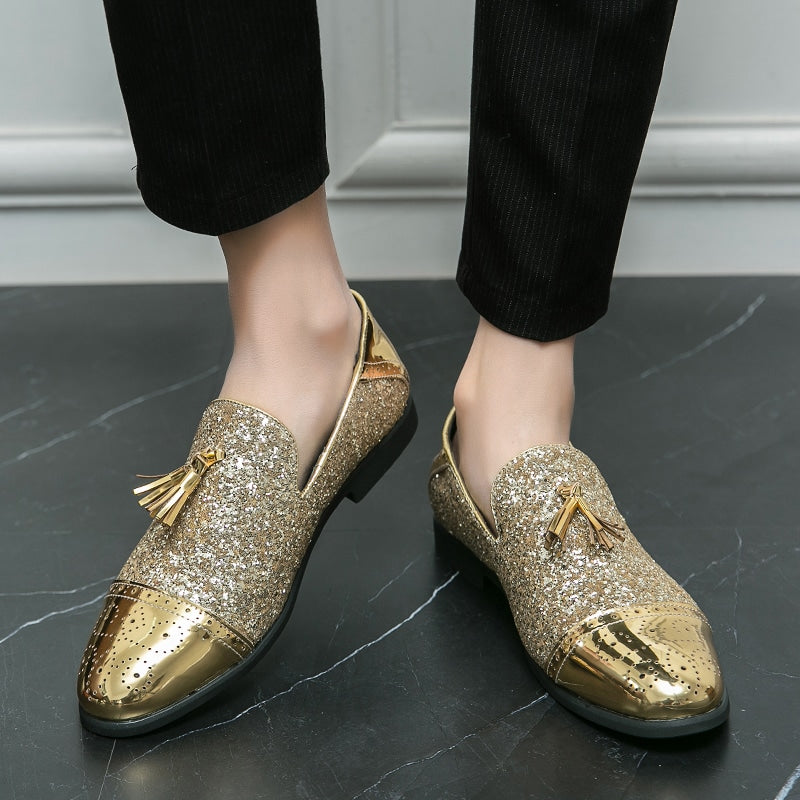 Goldene Lack-Loafer mit Glitzer für festliche Anlässe