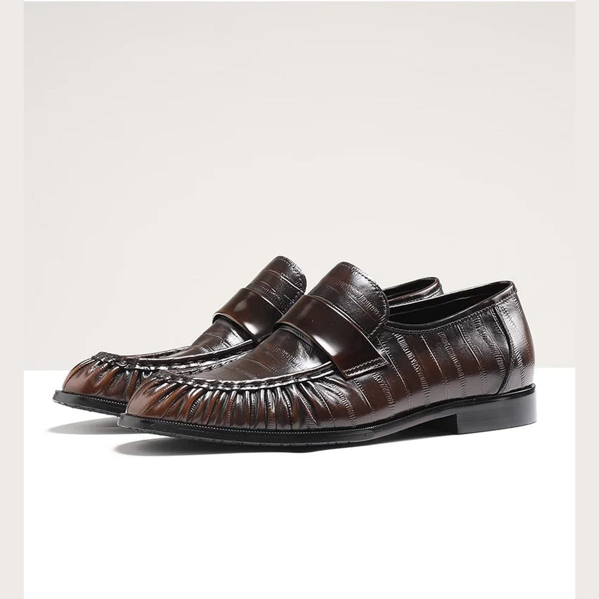 Herren Lederloafer in Aalhaut-Optik in Schwarz, Ansicht 3