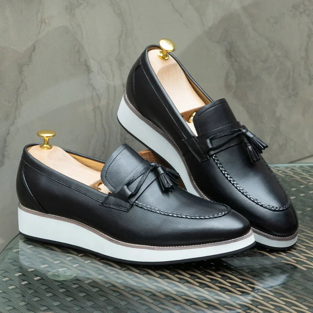 Herren Loafer mit weißer Sohle und Quasten in Braun
