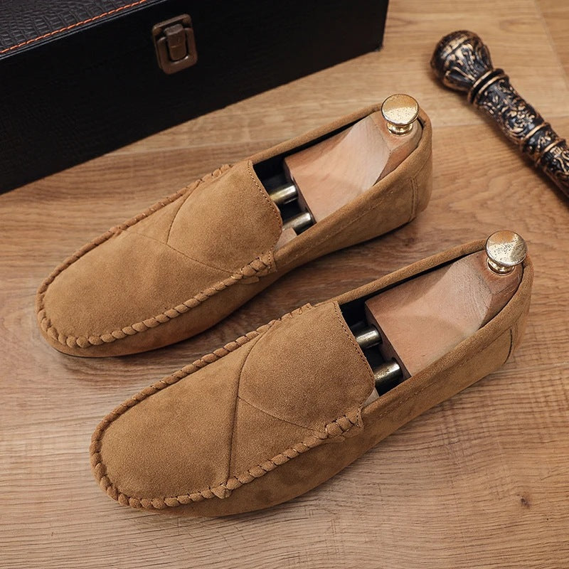 Herren-Mokassin in Wildleder-Optik mit sichtbaren Nähten in Camel, Detailansicht