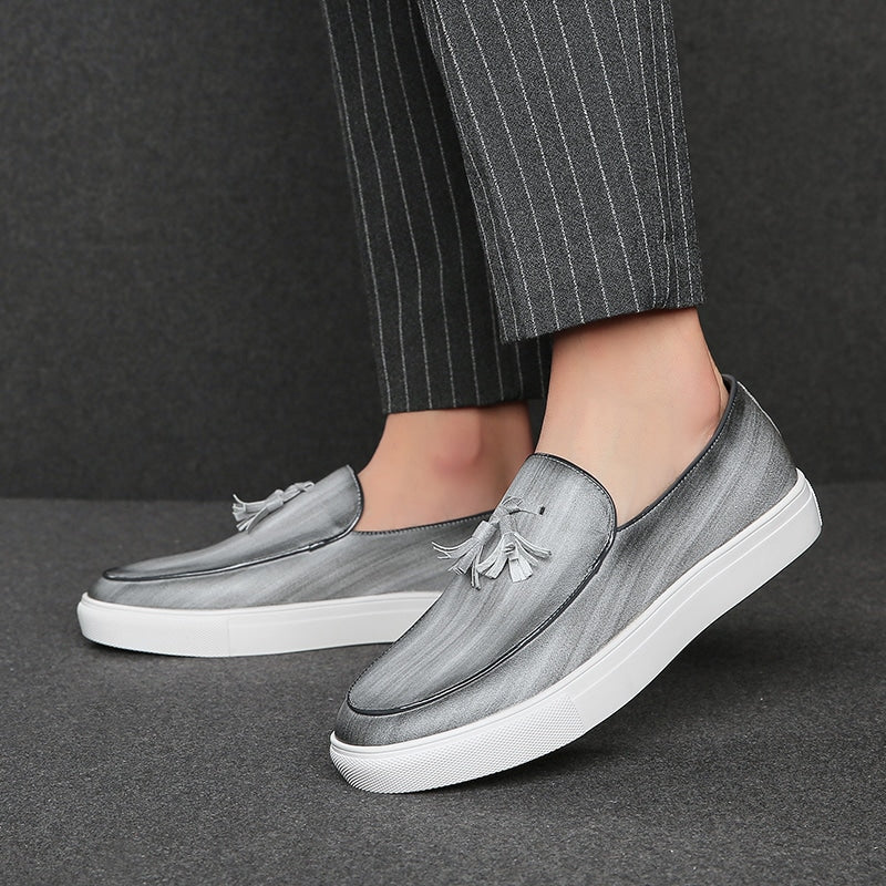 Herren Kunstleder Loafer mit Quaste und weißer Sohle