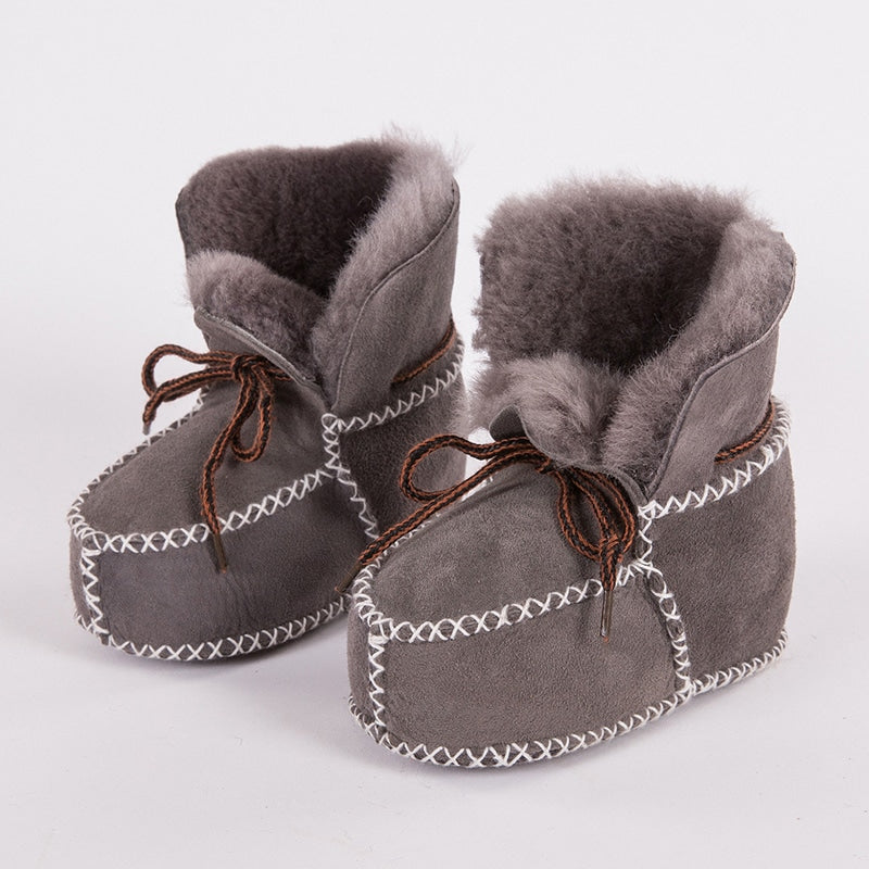 Indianische Mokassin-Stiefeletten in Wildleder-Optik mit Kunstfell für Babys