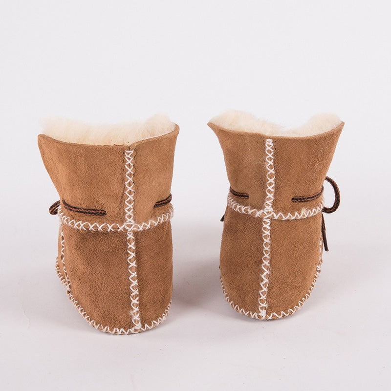 Indianische Mokassin-Stiefeletten in Wildleder-Optik mit Kunstfell für Babys